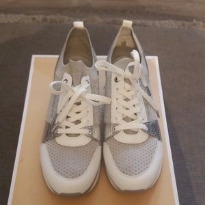 Womens fashion sneaker